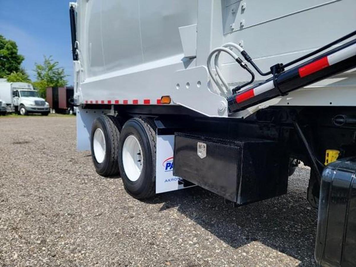 Used 2018 MACK FRONT LOAD TRUCK