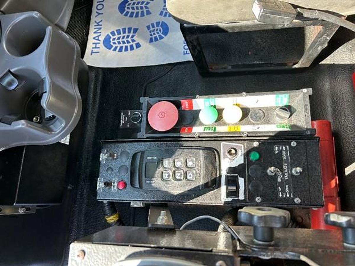 Used 2013 INTERNATIONAL AUTOMATED SIDE LOAD TRUCK