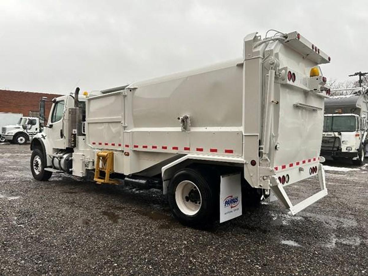 Used 2016 FREIGHTLINER SIDE LOAD TRUCK