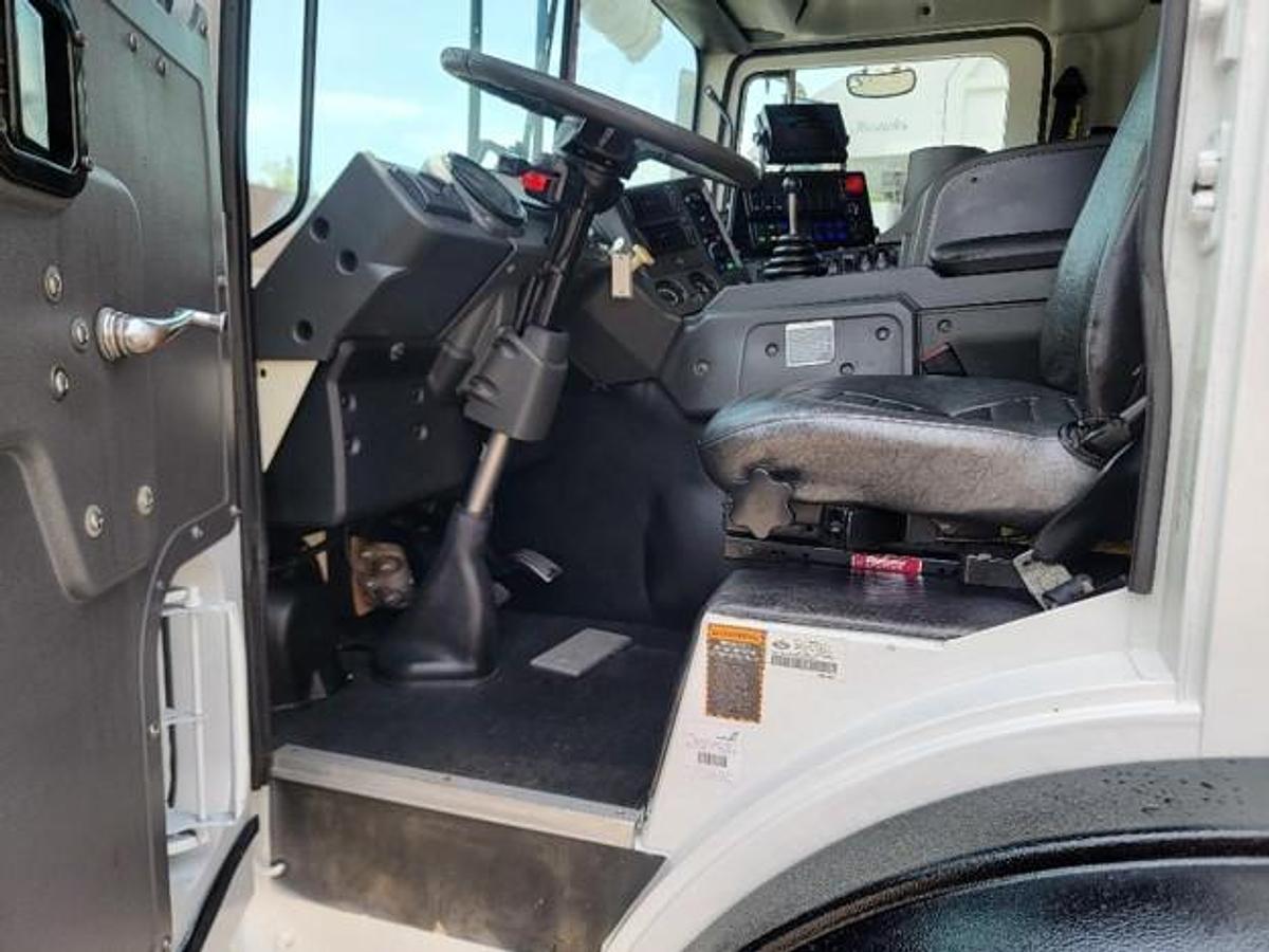 Used 2018 MACK FRONT LOAD TRUCK