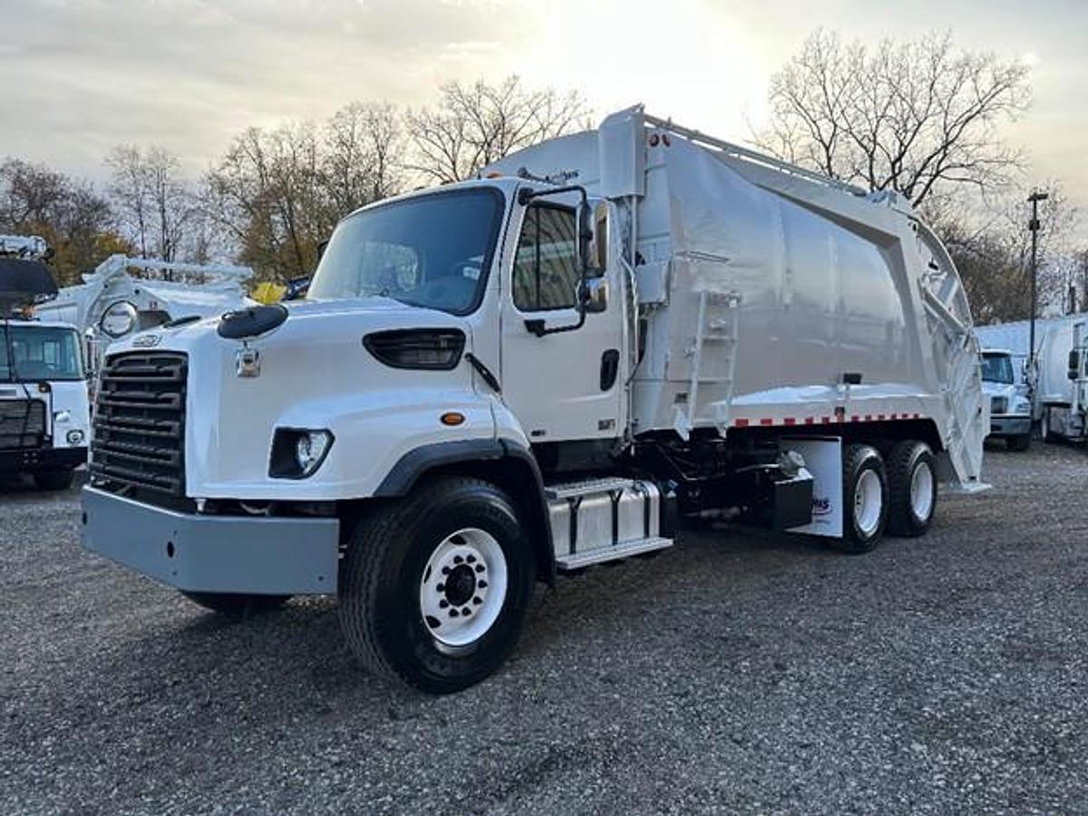Used 2014 FREIGHTLINER REAR LOAD TRUCK