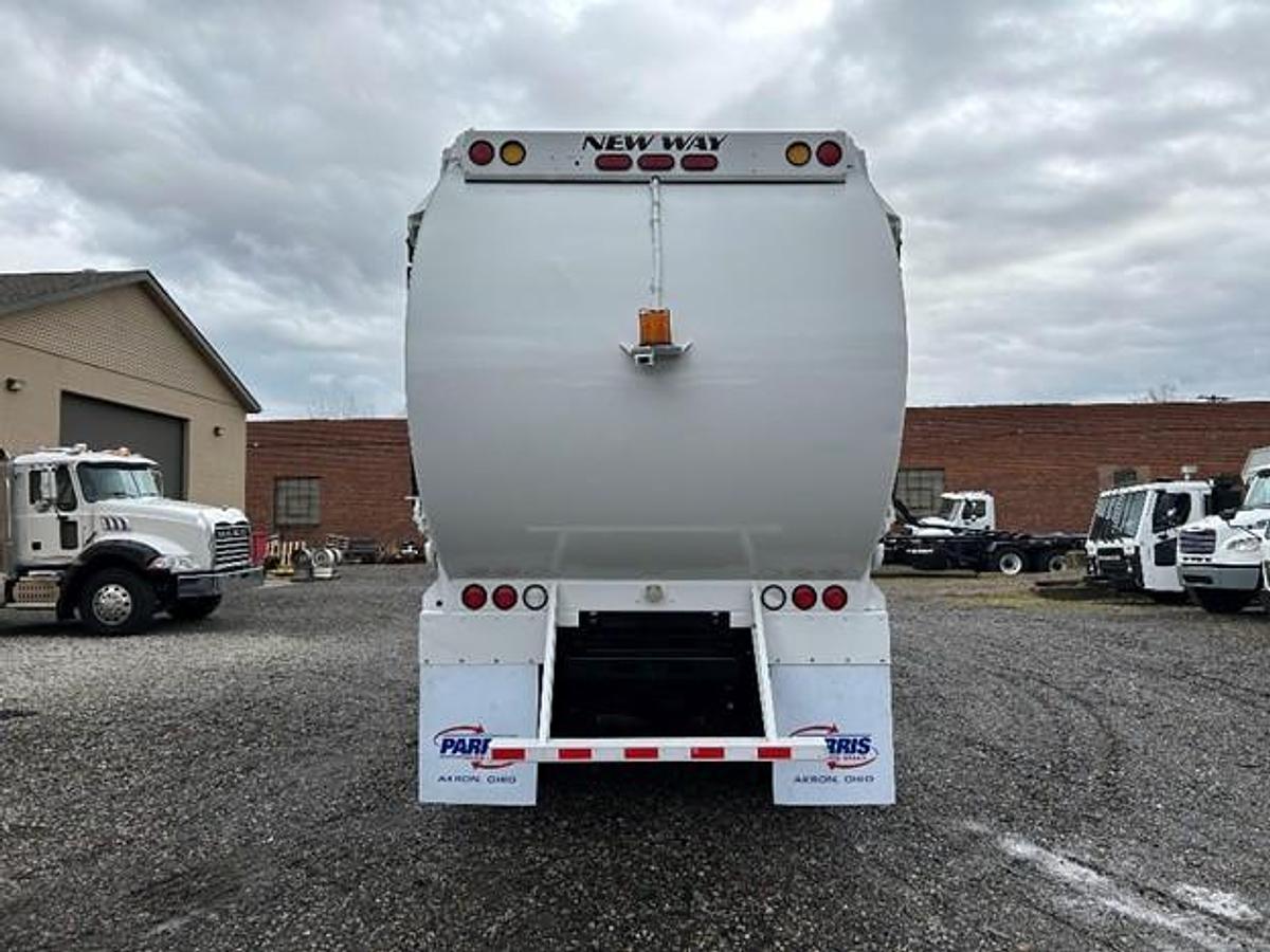 Used 2015 MACK FRONT LOAD TRUCK