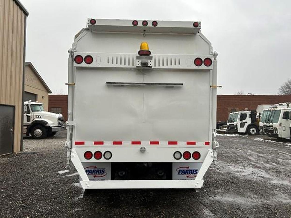 Used 2016 FREIGHTLINER SIDE LOAD TRUCK