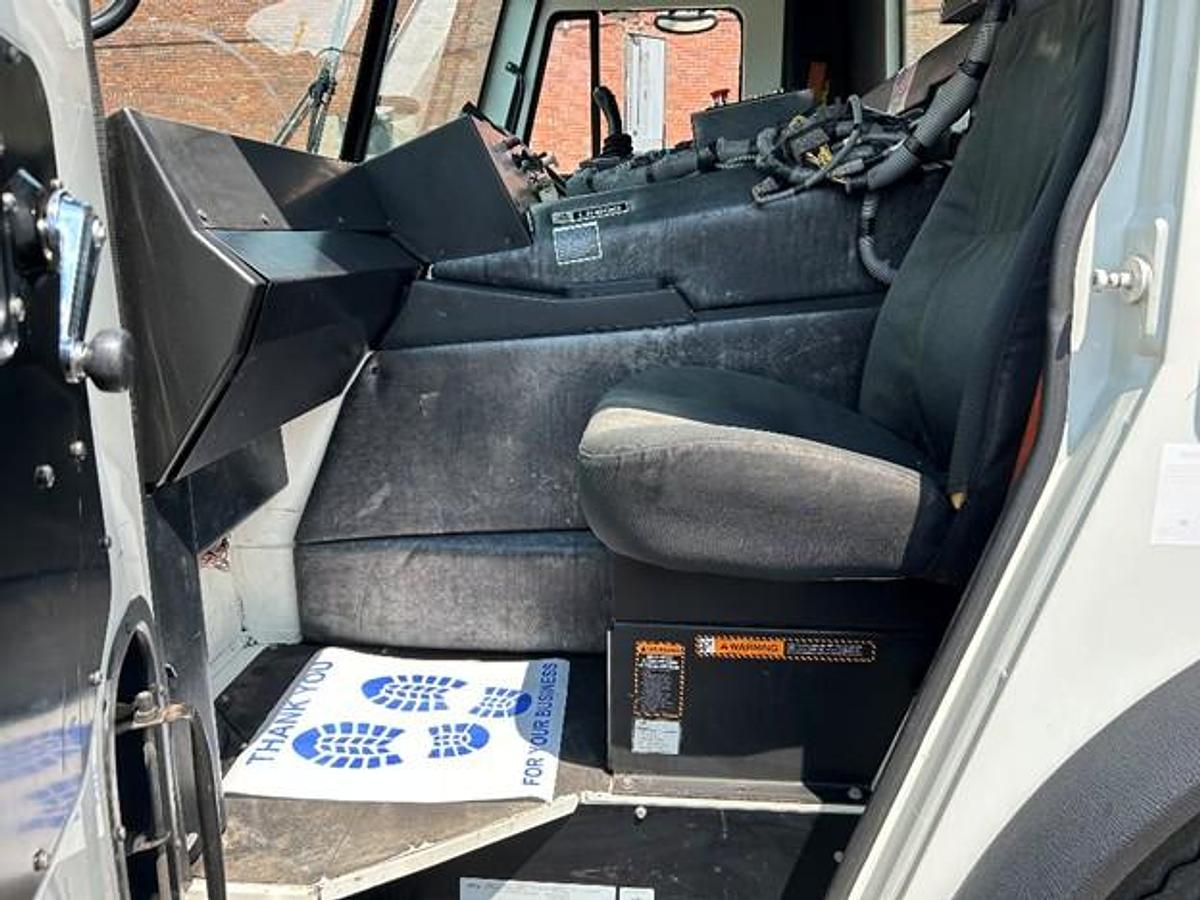 Used 2012 MACK AUTOMATED SIDE LOAD TRUCK