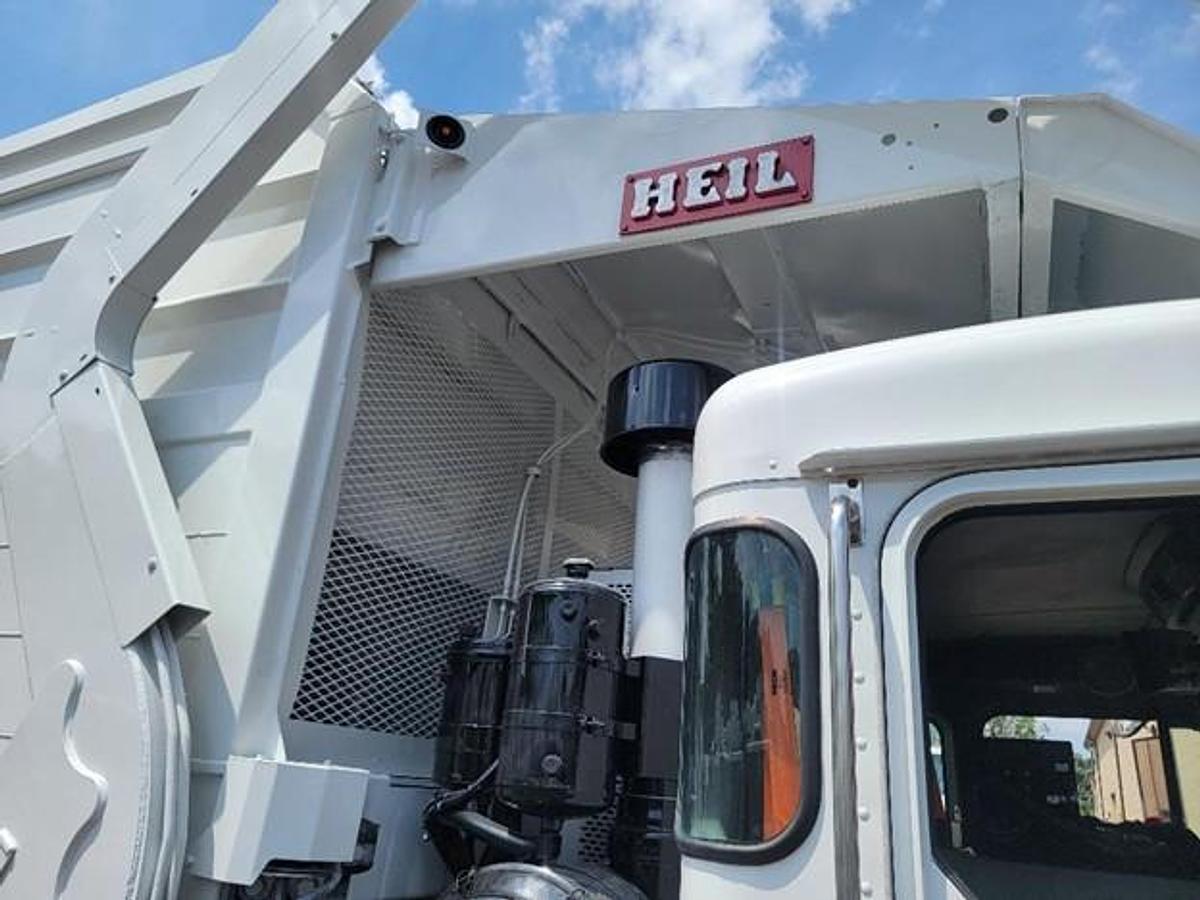 Used 2020 PETERBILT FRONT LOAD TRUCK