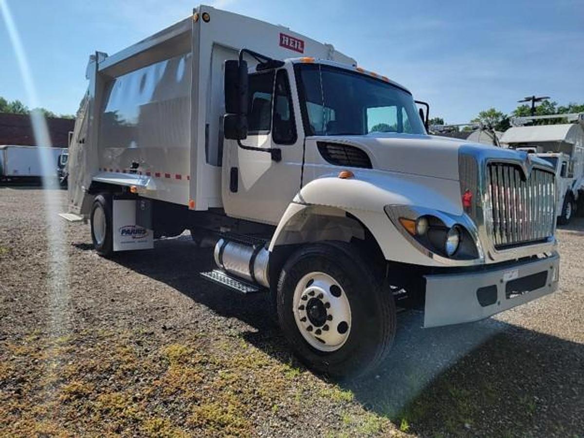 Used 2014 FREIGHTLINER REAR LOAD TRUCK