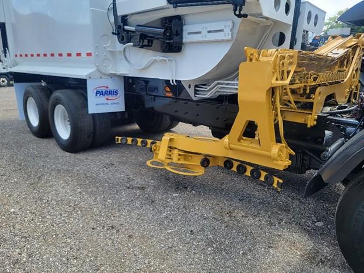 Used 2017 MACK AUTOMATED SIDE LOAD TRUCK