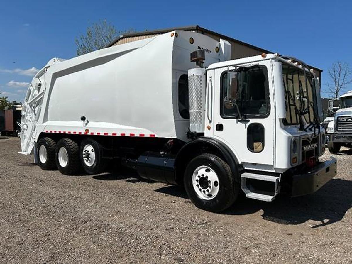 Used 2008 MACK REAR LOAD TRUCK