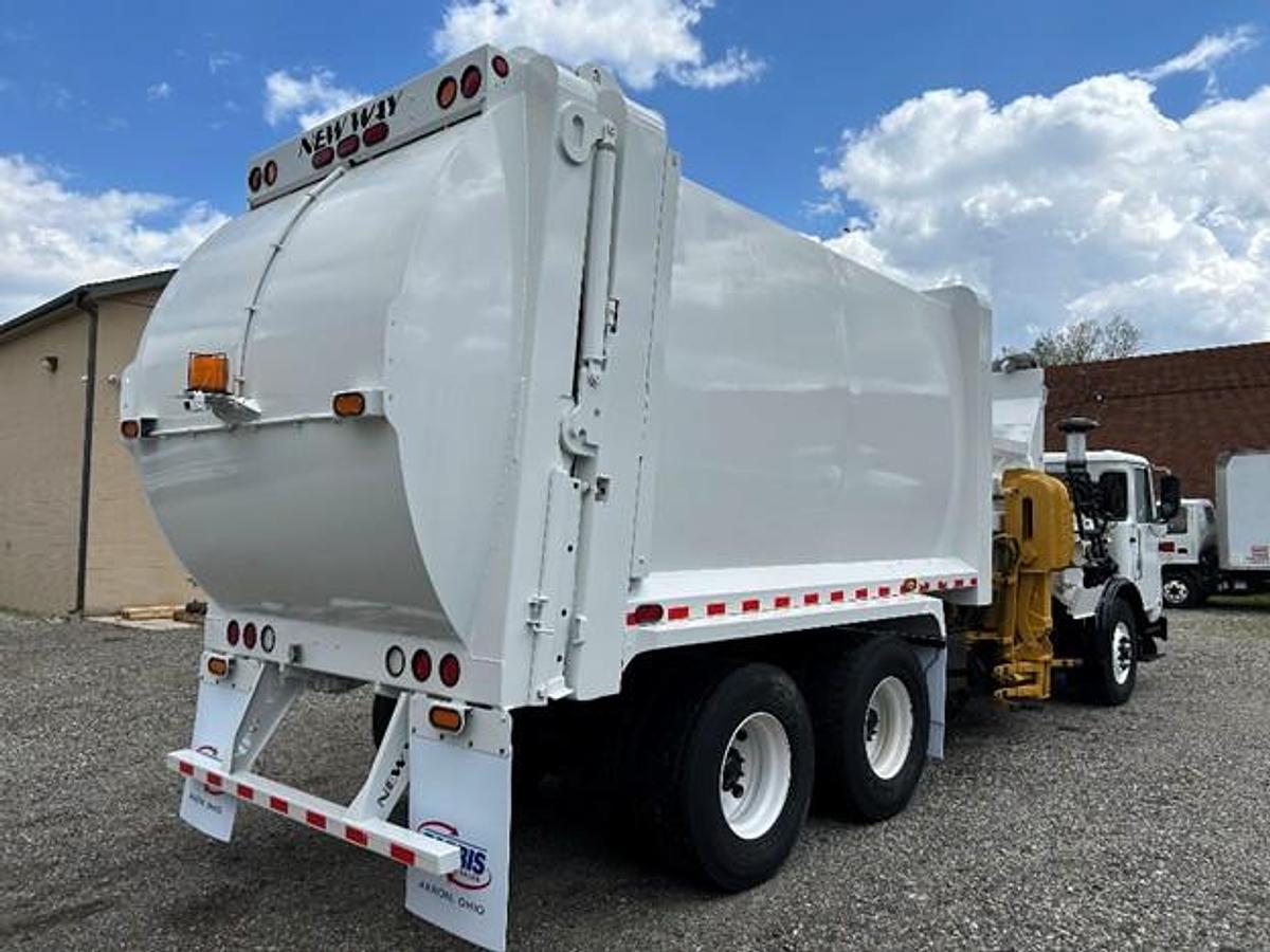 Used 2017 AUTOCAR AUTOMATED SIDE LOAD TRUCK