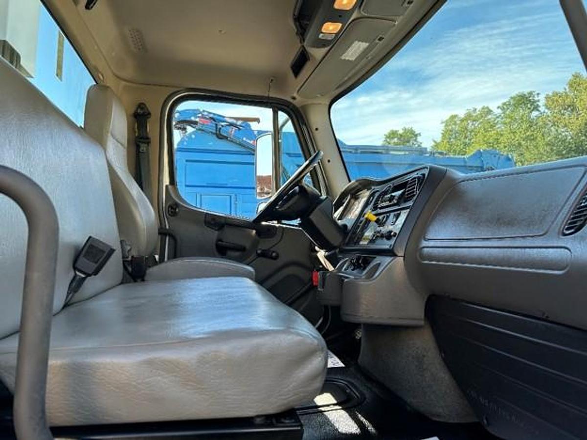 Used 2021 FREIGHTLINER SPLIT BODY REAR LOAD TRUCK