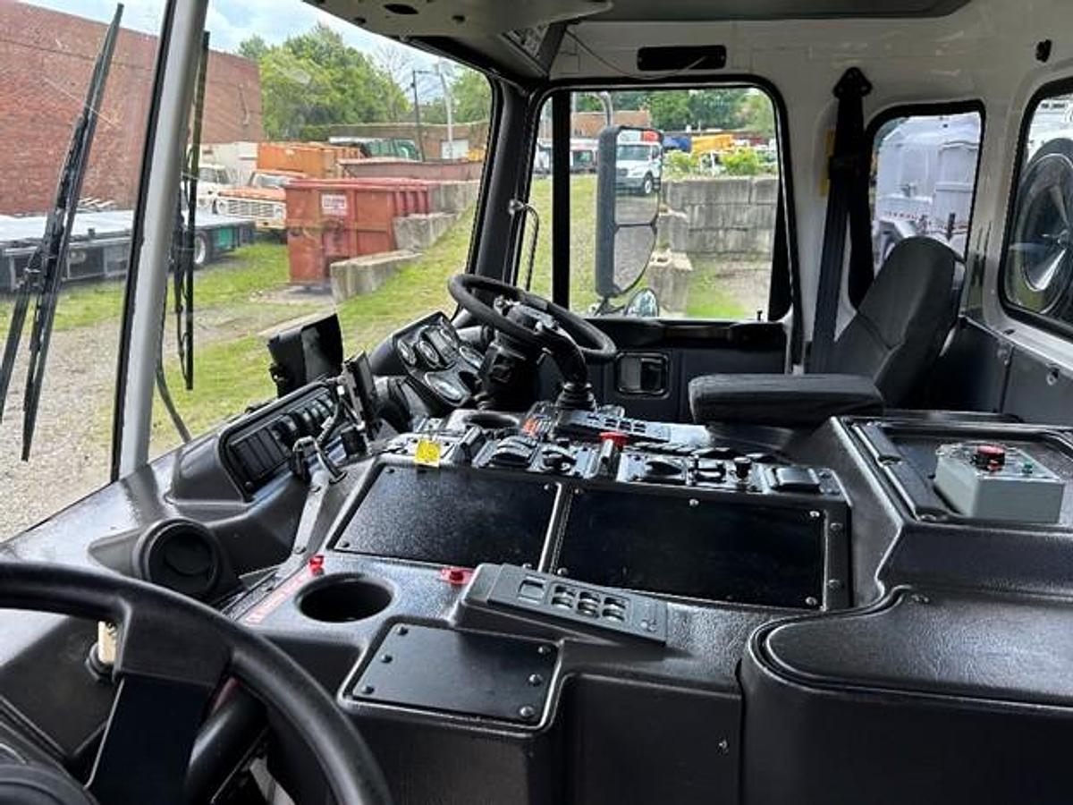 Used 2017 AUTOCAR AUTOMATED SIDE LOAD TRUCK