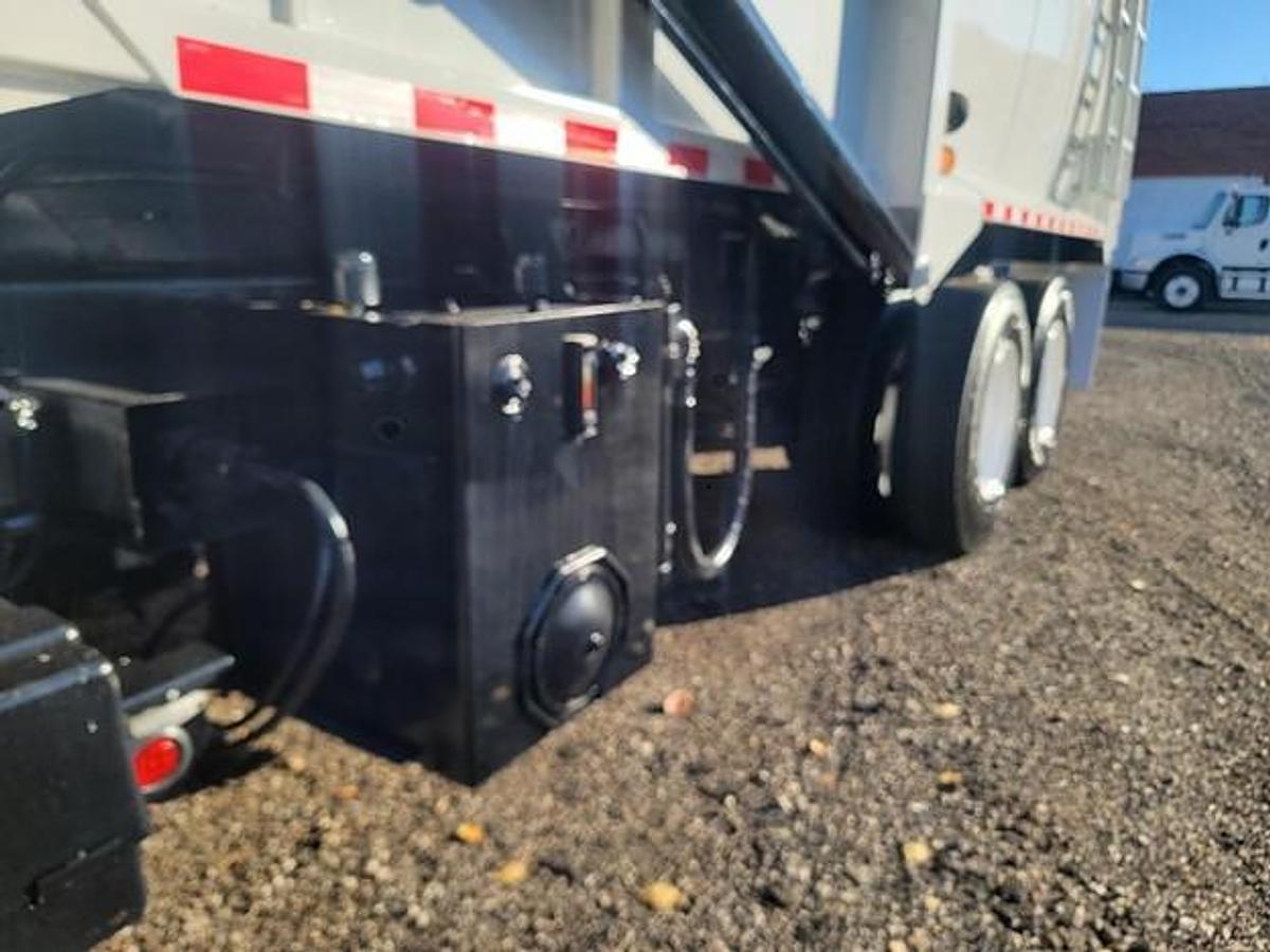 Used 2016 MACK FRONT LOAD TRUCK