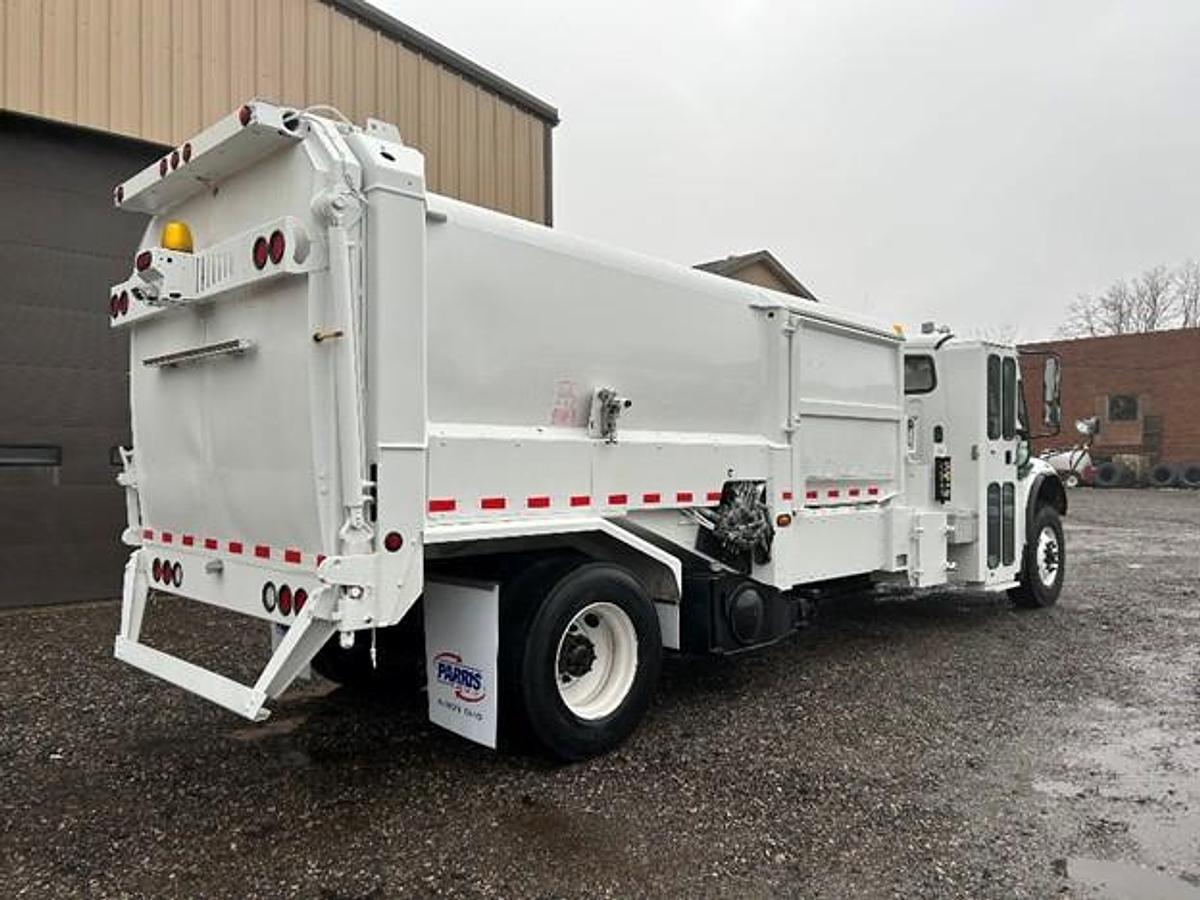 Used 2016 FREIGHTLINER SIDE LOAD TRUCK