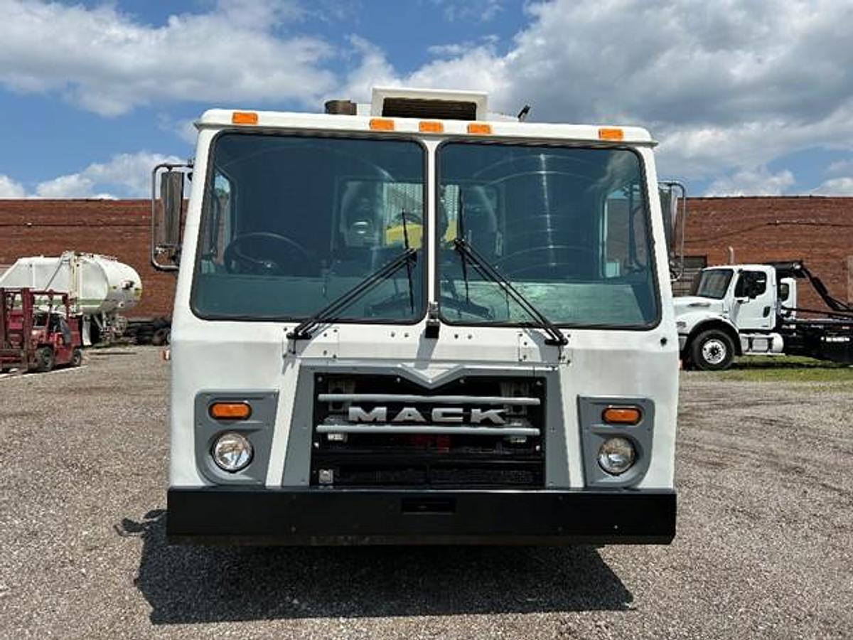 Used 2012 MACK AUTOMATED SIDE LOAD TRUCK