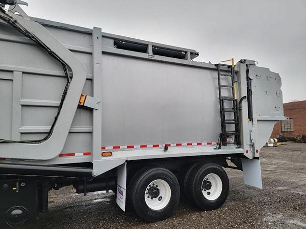 Used 2016 PETERBILT CNG FRONT LOAD TRUCK