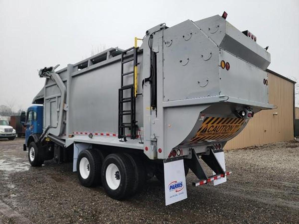 Used 2016 PETERBILT CNG FRONT LOAD TRUCK