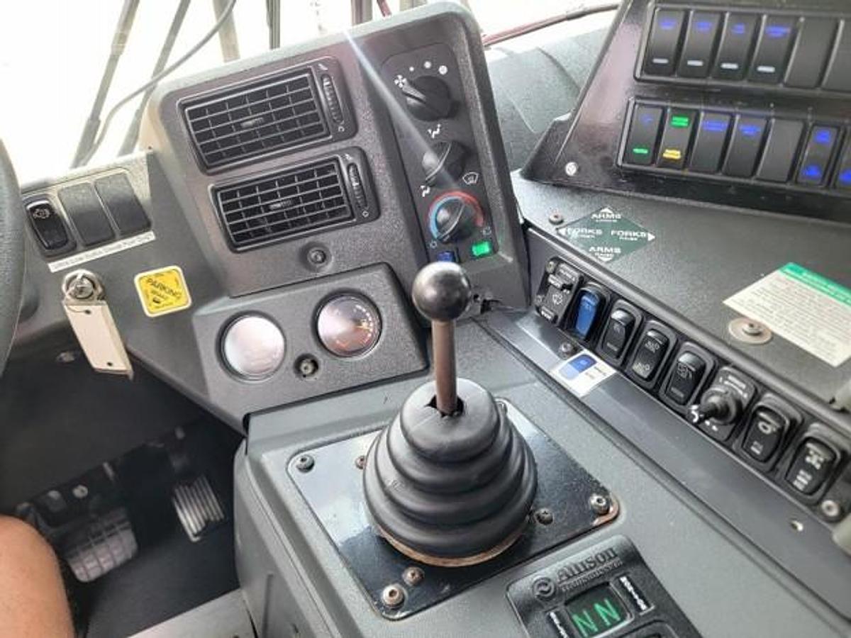 Used 2018 MACK FRONT LOAD TRUCK