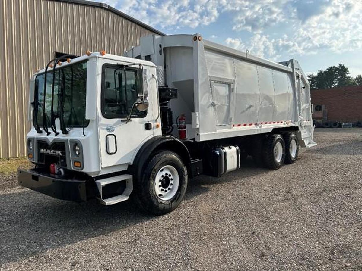 Used 2012 MACK REAR LOAD TRUCK