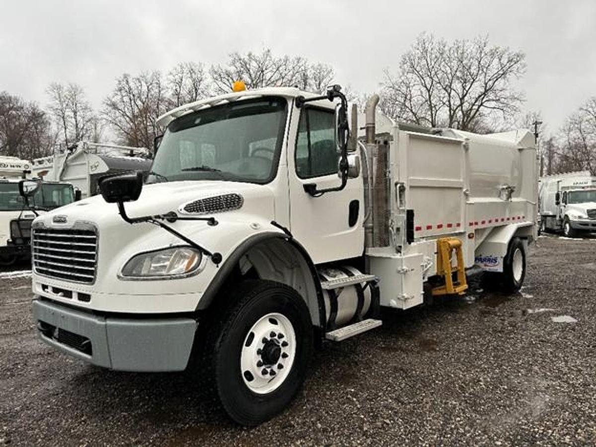 Used 2016 FREIGHTLINER SIDE LOAD TRUCK