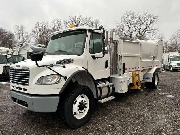 2016 Freightliner Business Class M2