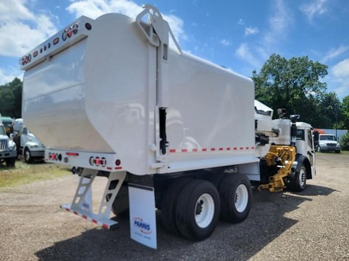 Used 2017 MACK AUTOMATED SIDE LOAD TRUCK
