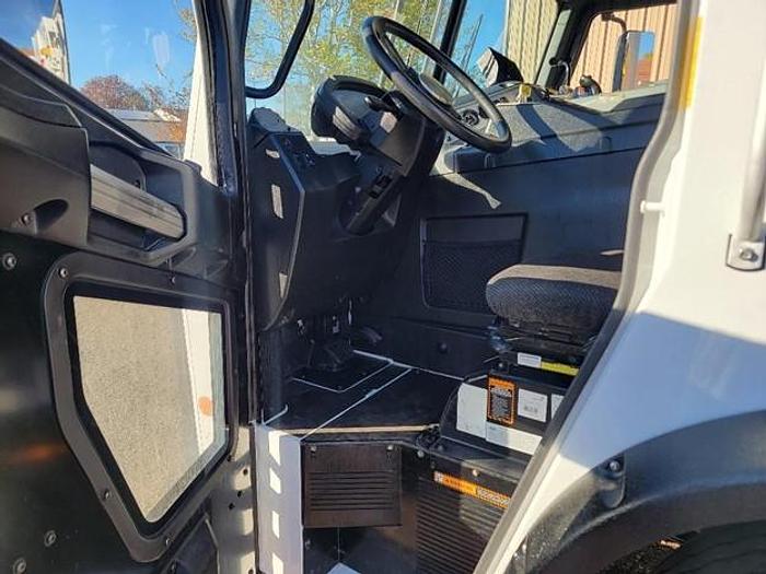 Used 2018 MACK AUTOMATED SIDE LOAD TRUCK