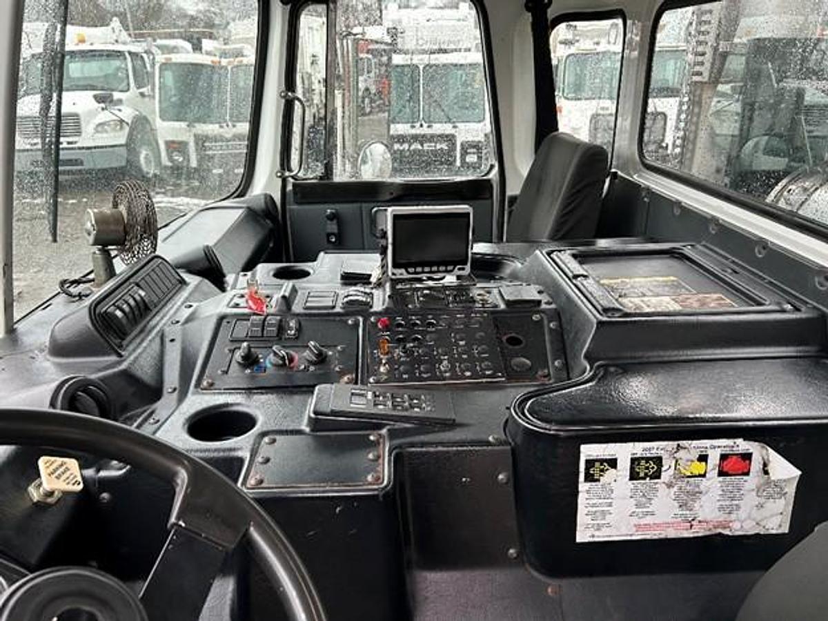 Used 2011 AUTOCAR REAR LOAD TRUCK