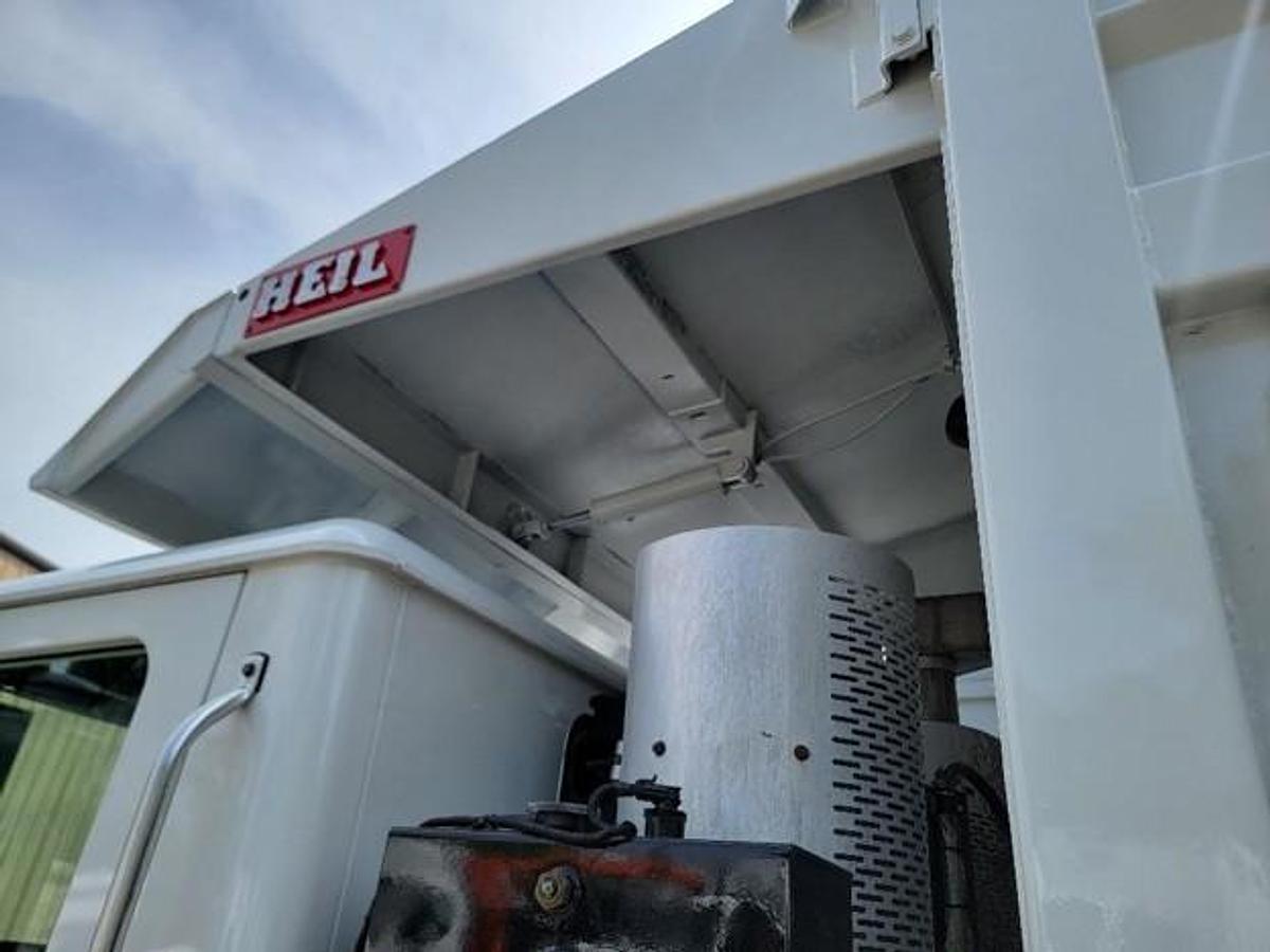 Used 2018 MACK FRONT LOAD TRUCK