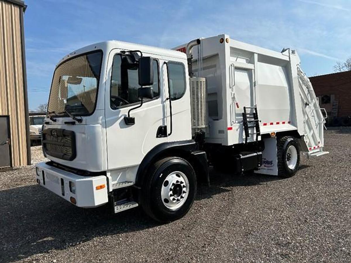 Used 2018 AUTOCAR REAR LOAD TRUCK