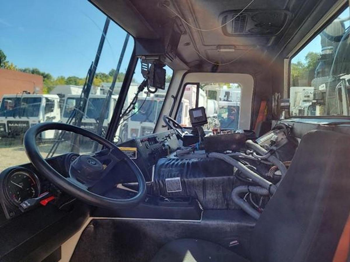 Used 2016 MACK AUTOMATED SIDE LOAD TRUCK