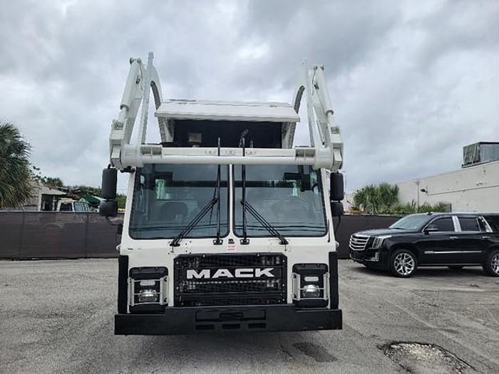 Used 2017 MACK FRONT LOAD TRUCK