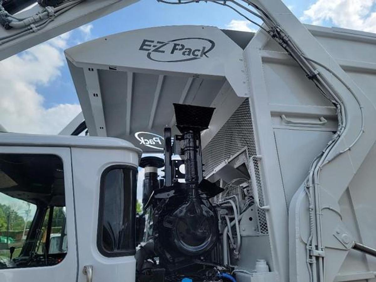 Used 2019 AUTOCAR FRONT LOAD TRUCK