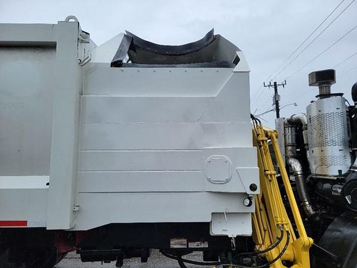 Used 2019 MACK AUTOMATED SIDE LOAD TRUCK