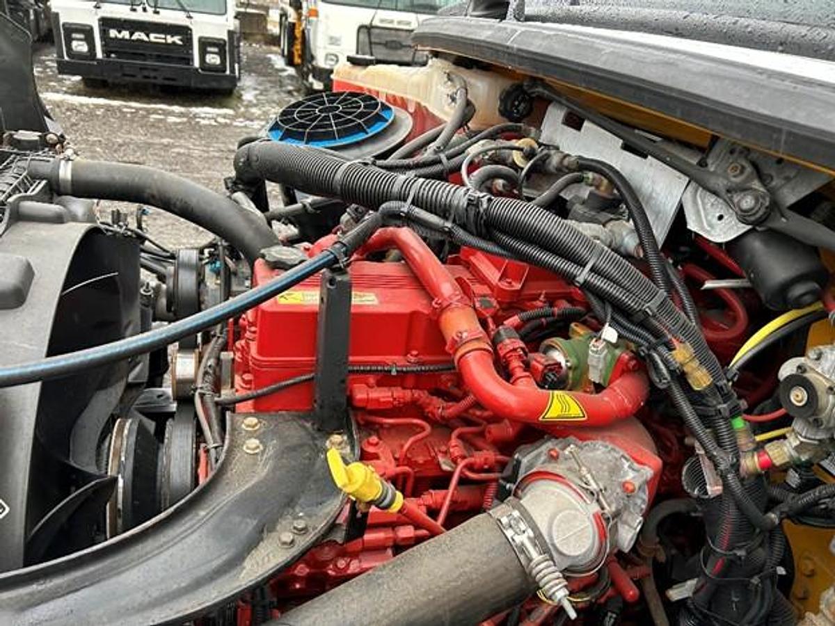 Used 2016 FREIGHTLINER SIDE LOAD TRUCK