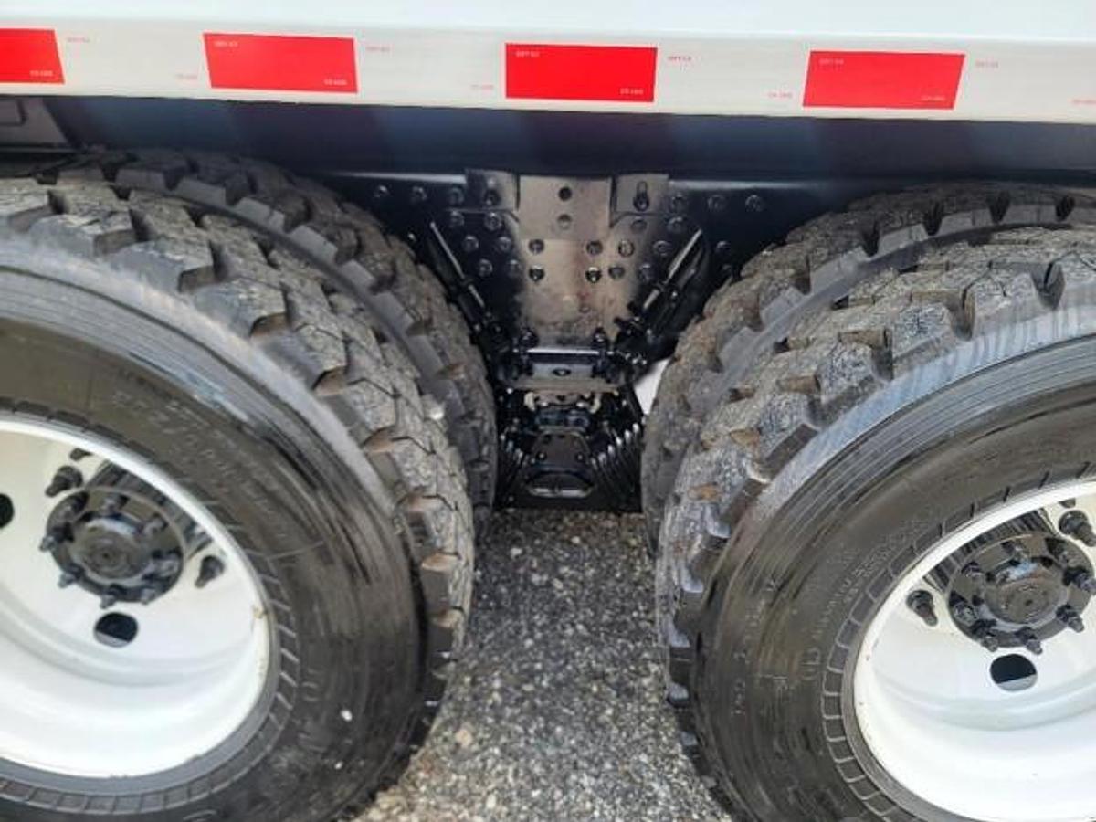 Used 2019 AUTOCAR FRONT LOAD TRUCK