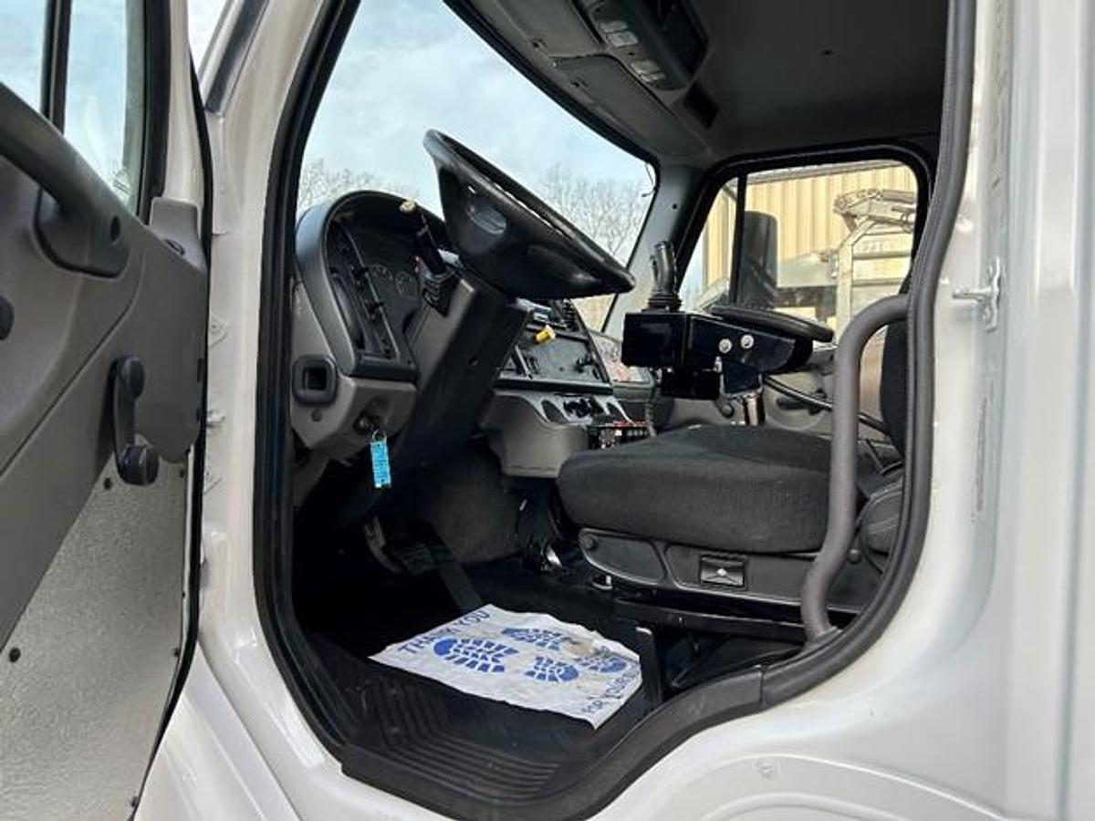 Used 2018 FREIGHTLINER AUTOMATED SATELLITE TRUCK