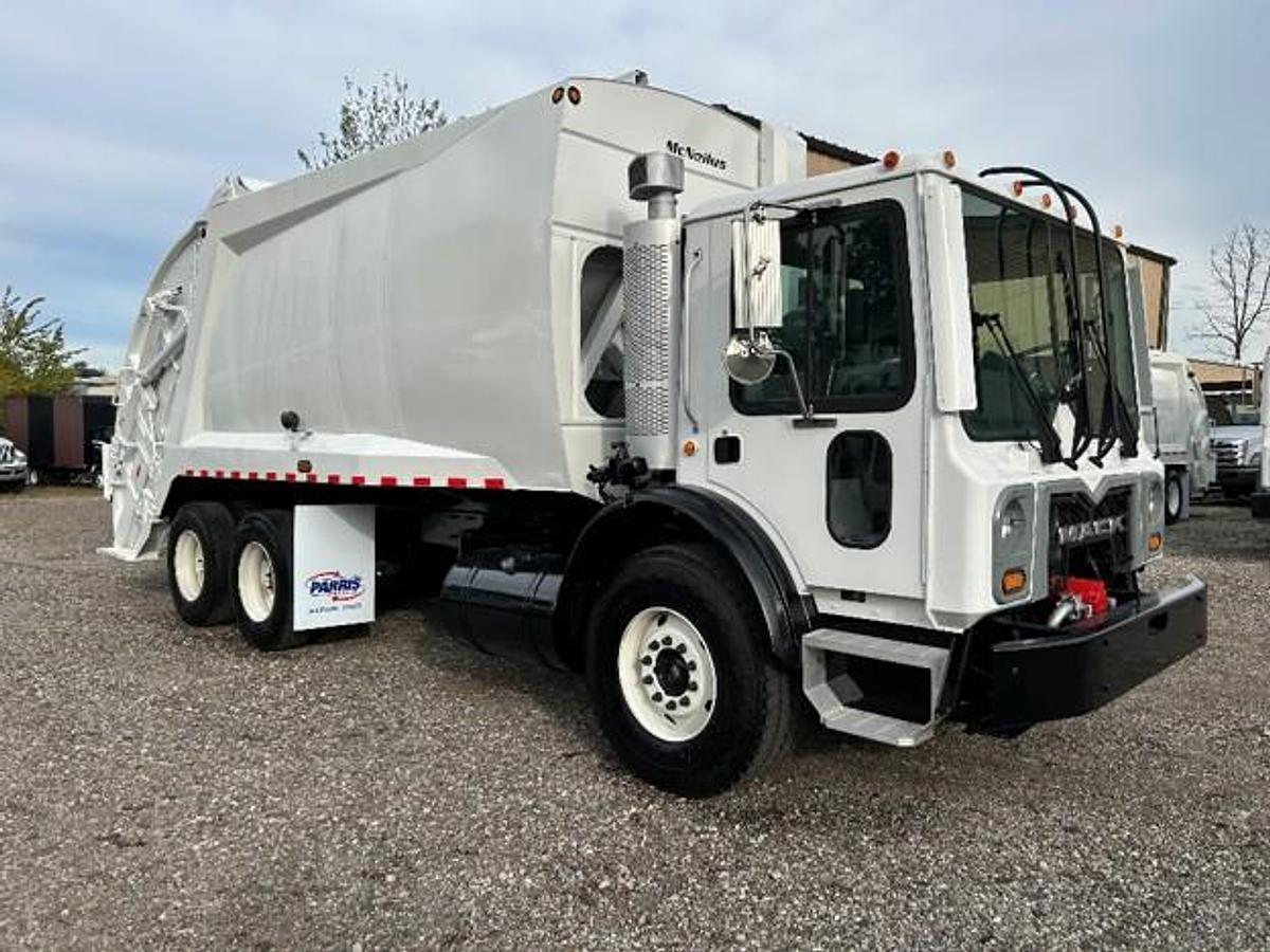 Used 2010 MACK REAR LOAD TRUCK