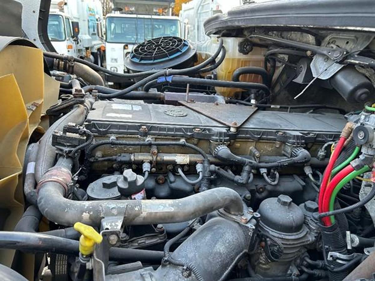 Used 2014 FREIGHTLINER REAR LOAD TRUCK