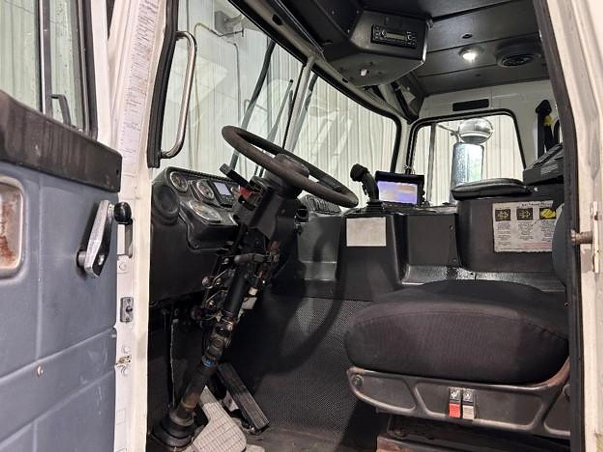 Used 2014 AUTOCAR FRONT LOAD TRUCK