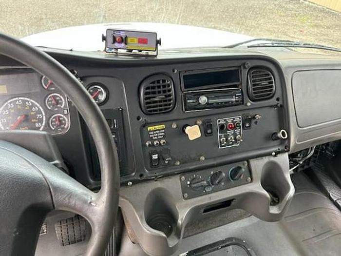 Used 2010 FREIGHTLINER REAR LOAD TRUCK