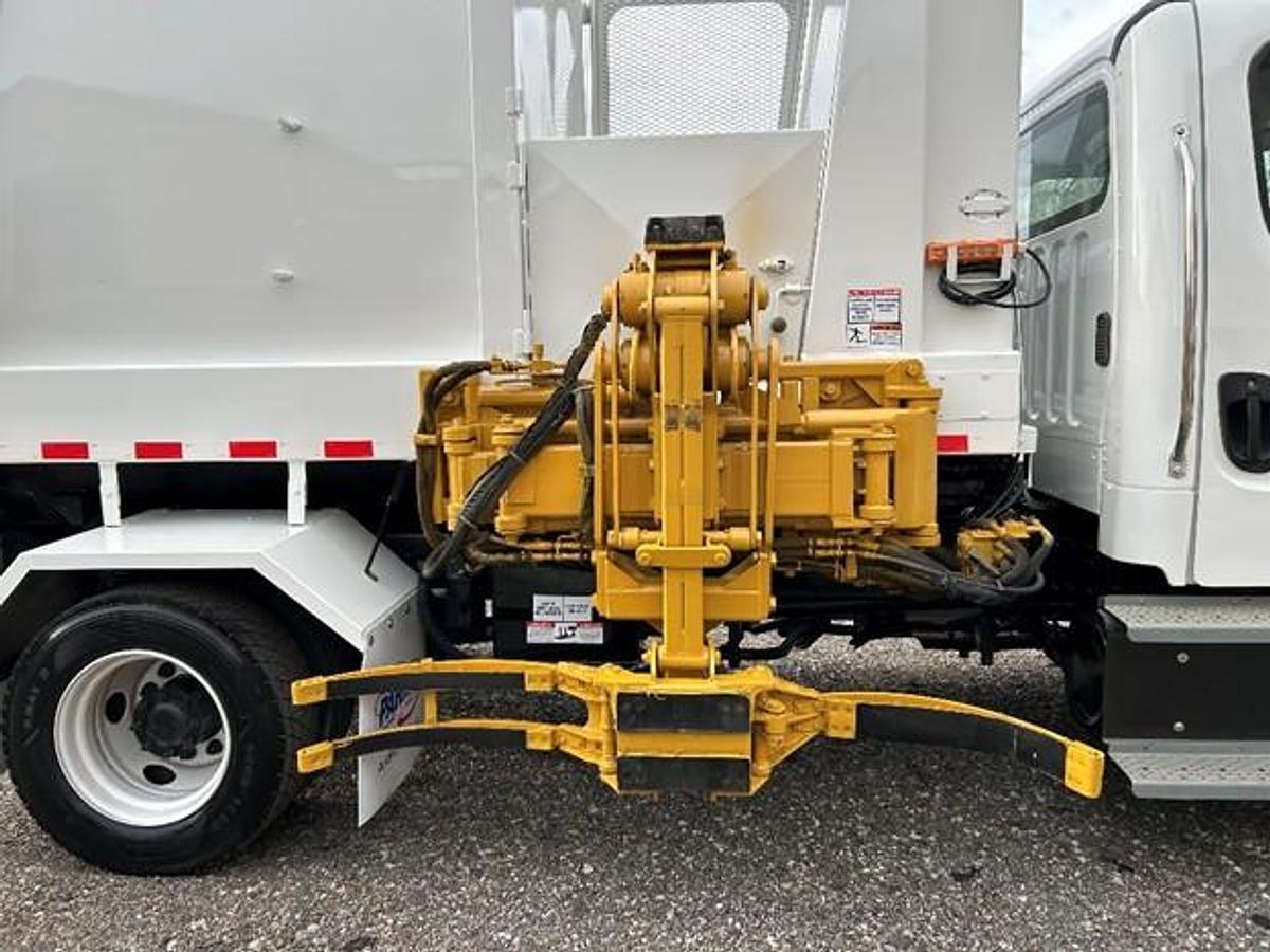 Used 2018 FREIGHTLINER AUTOMATED SATELLITE TRUCK