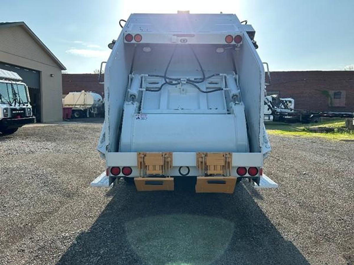 Used 2017 WESTERN STAR REAR LOAD TRUCK
