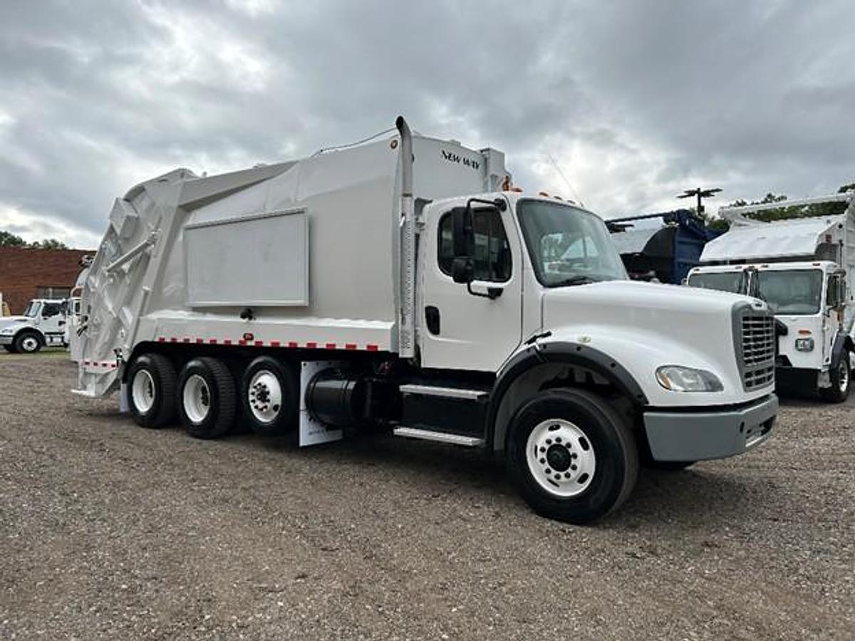 Used 2017 FREIGHTLINER REAR LOAD TRUCK