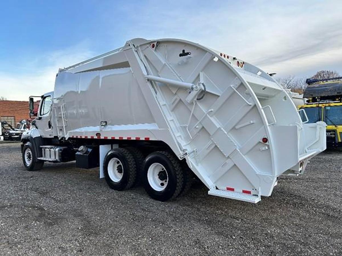 Used 2014 FREIGHTLINER REAR LOAD TRUCK