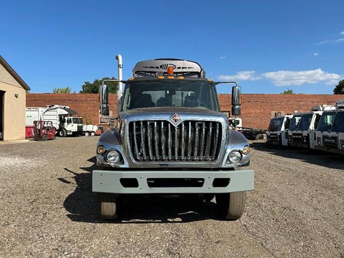 Used 2013 INTERNATIONAL AUTOMATED SIDE LOAD TRUCK