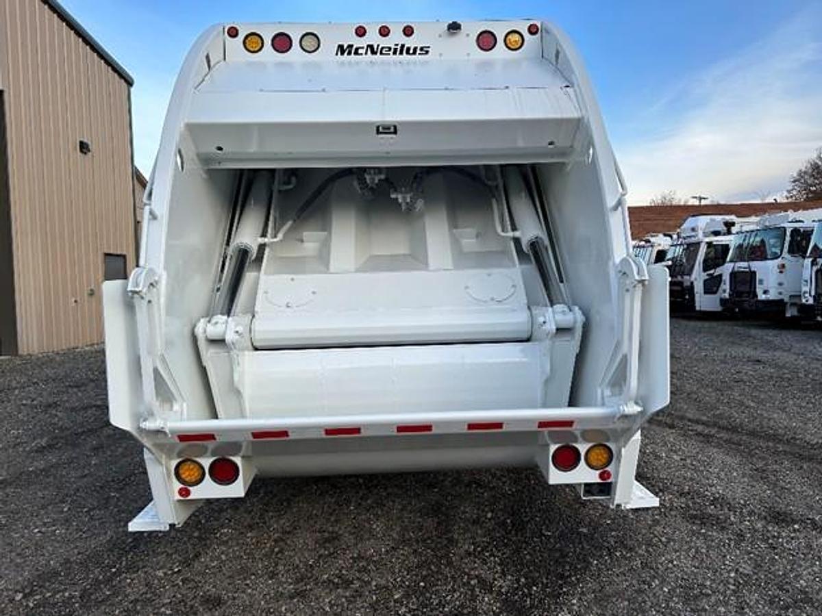 Used 2014 FREIGHTLINER REAR LOAD TRUCK