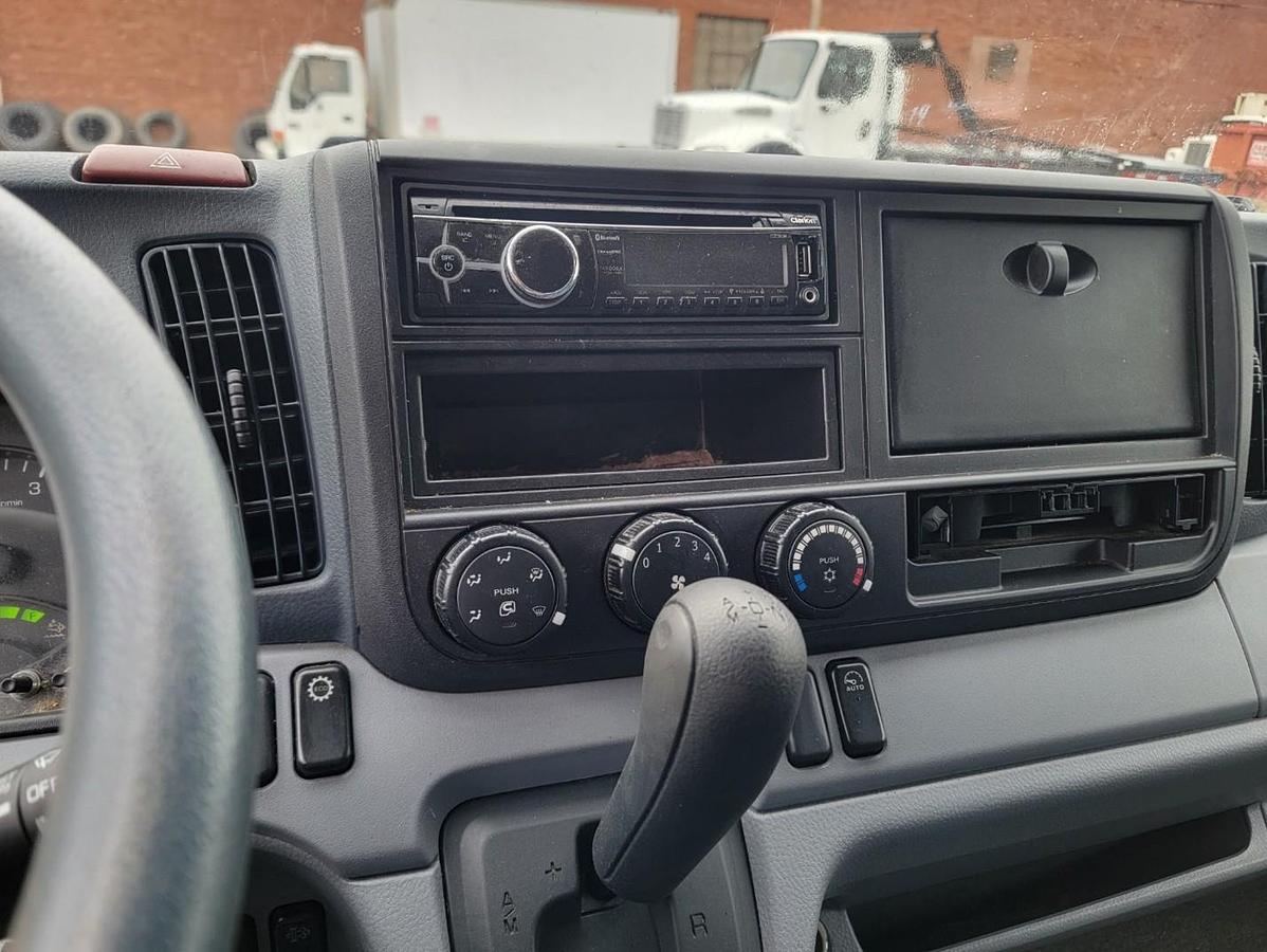 Used 2014 MITSUBISHI BOX TRUCK