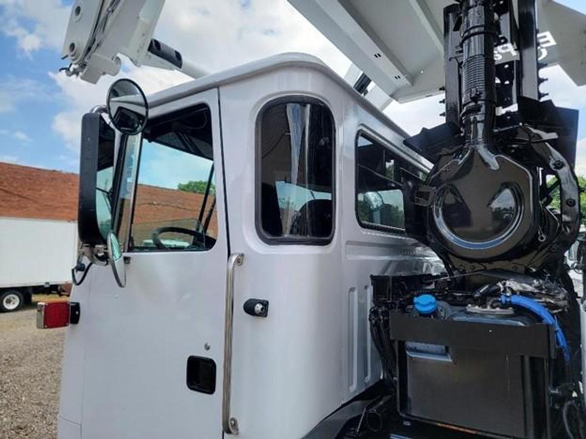 Used 2019 AUTOCAR FRONT LOAD TRUCK