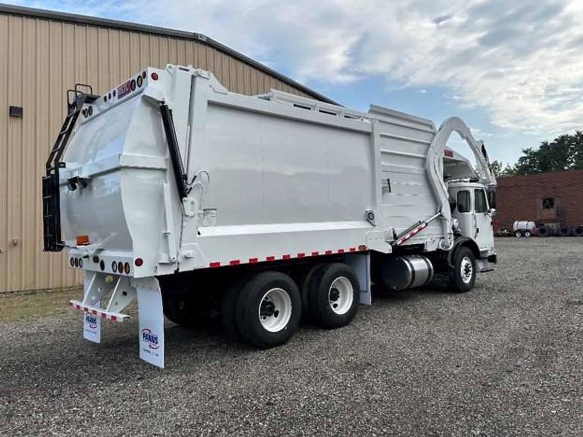 Used 2019 AUTOCAR FRONT LOAD TRUCK