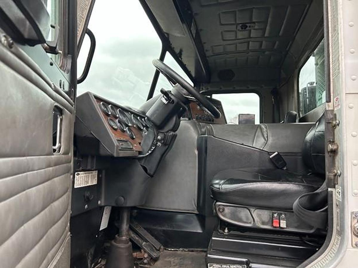 Used 2014 PETERBILT REAR LOAD TRUCK